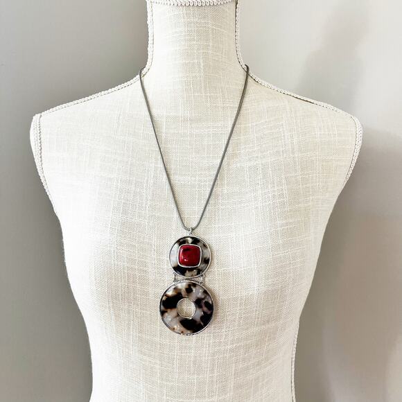 NEW Chico's Adjustable Faux Tortoise Shell Pendant Necklace - Picture 1 of 7